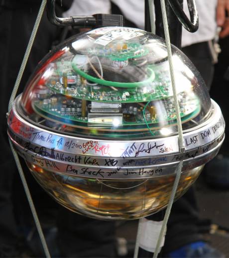 IceCube, le t&eacute;lescope sous la glace, est install&eacute;,Au p&ocirc;le Sud.